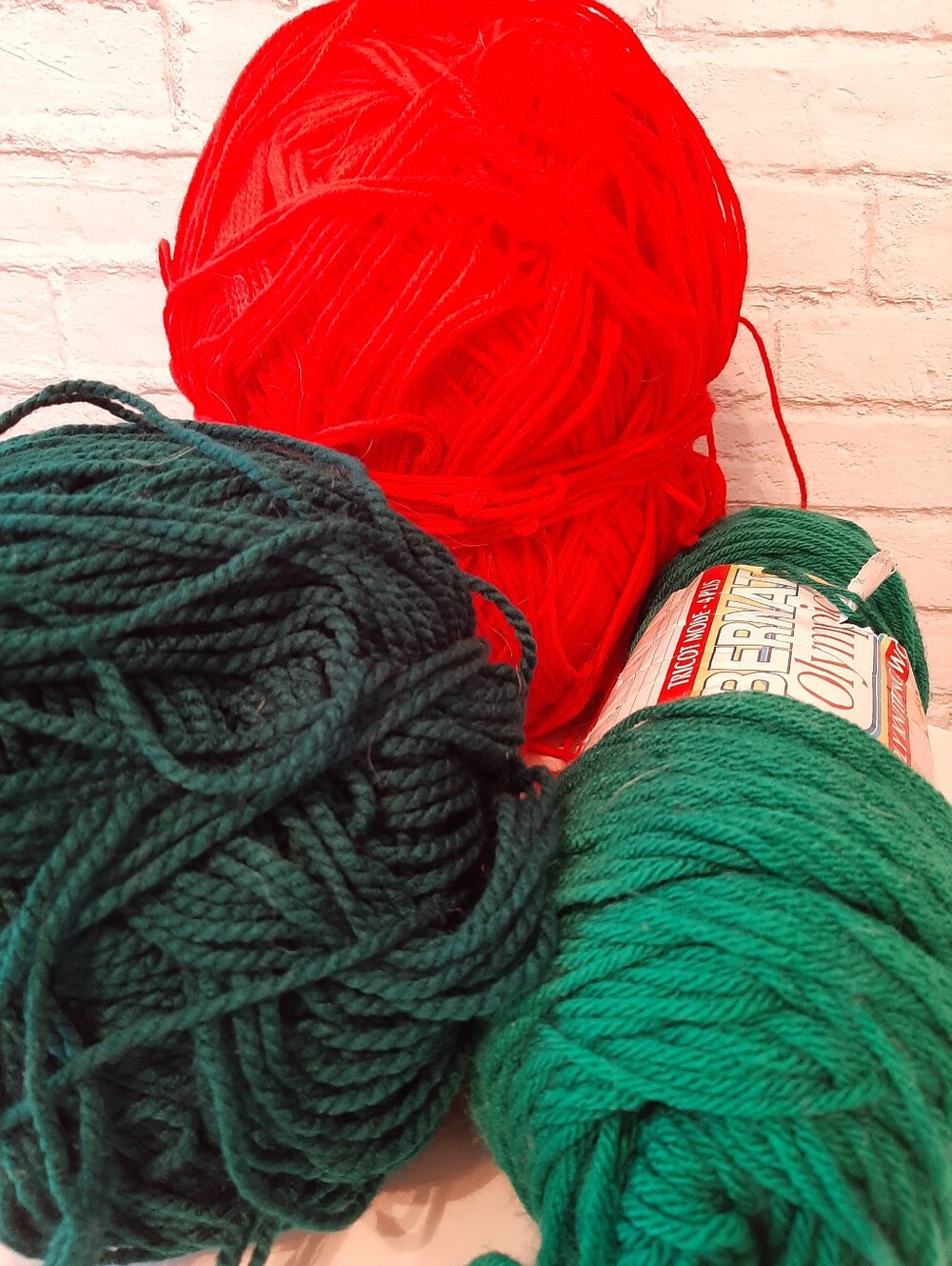 Red and Green Yarn Duo Christmas Colours